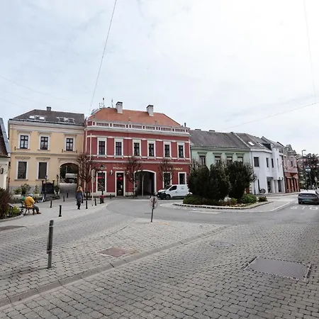 Szabadsag Ter *
