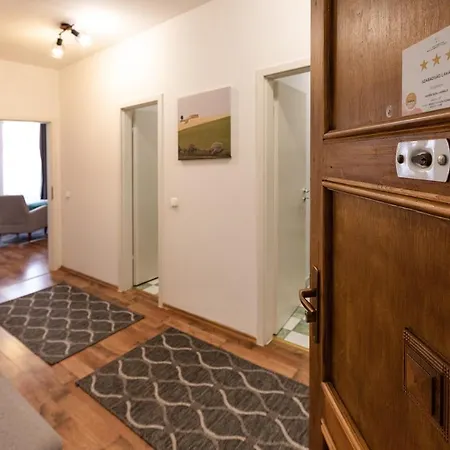 Szabadsag Ter Apartment *